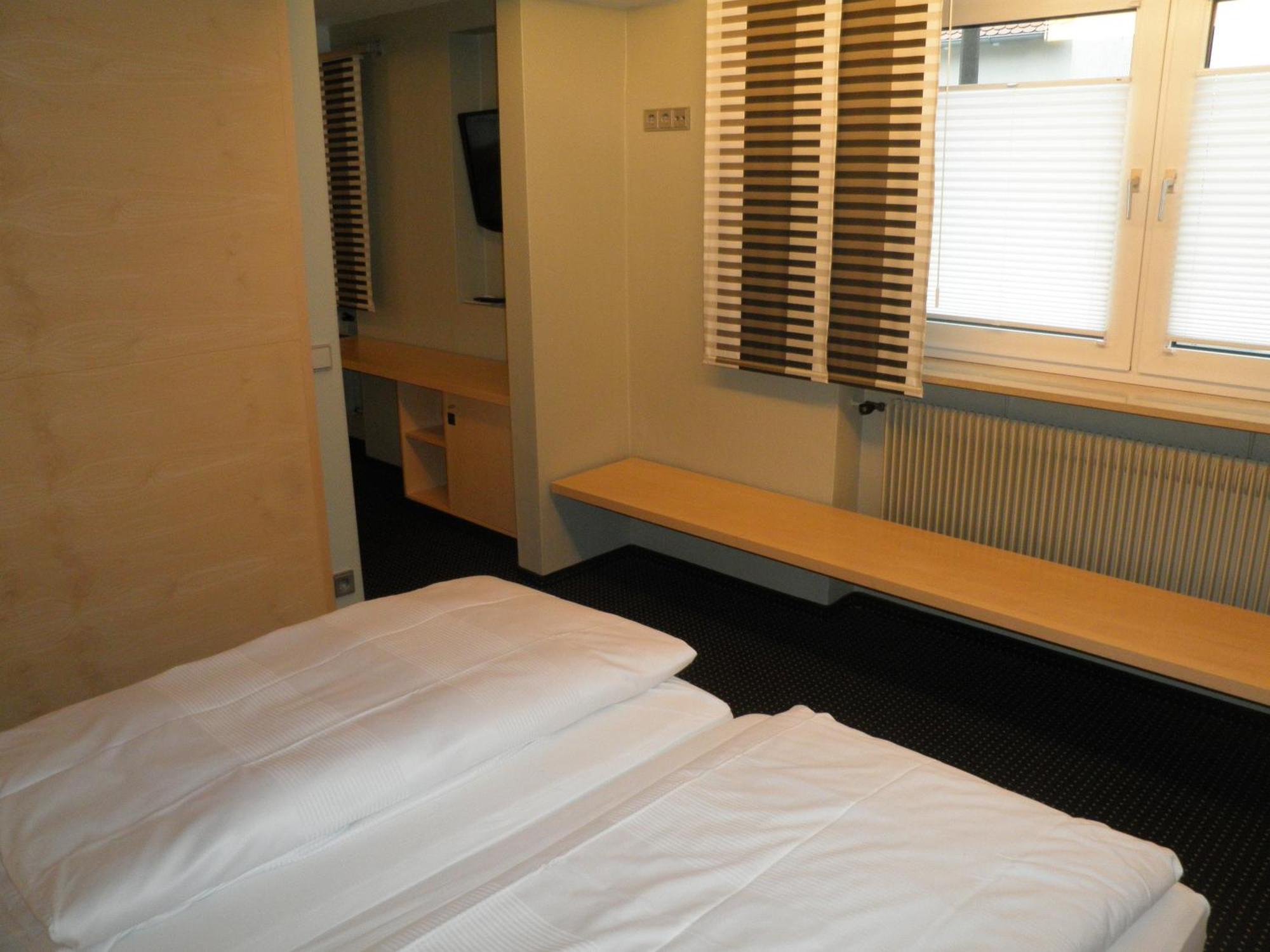 Hotel Und Gasthof Ritter St. Georg Erlangen Exterior photo